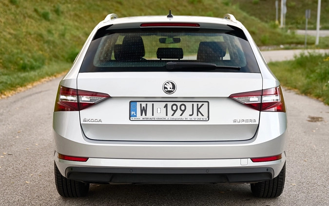 Skoda Superb cena 59900 przebieg: 240800, rok produkcji 2019 z Płock małe 781